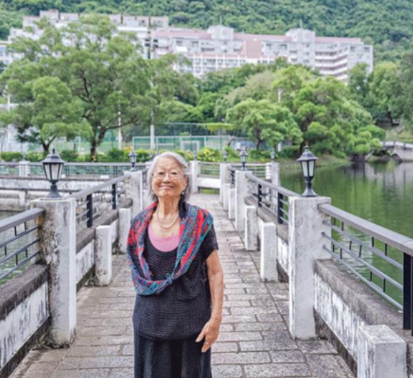 走過喪夫傷悲 憶起情歌開眉 別高錕5年歷5階段 黃美芸：現已接受